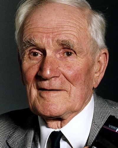 Desmond Llewelyn