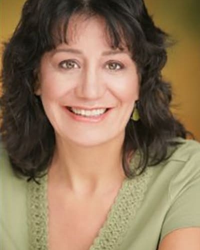 Alejandra Flores