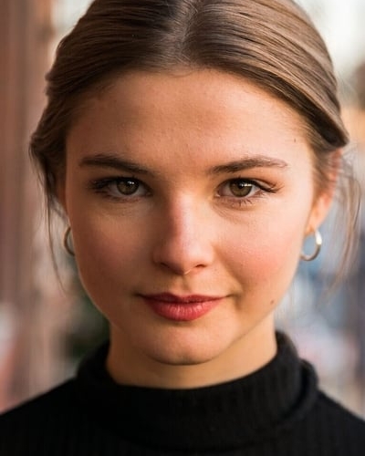 Stefanie Scott