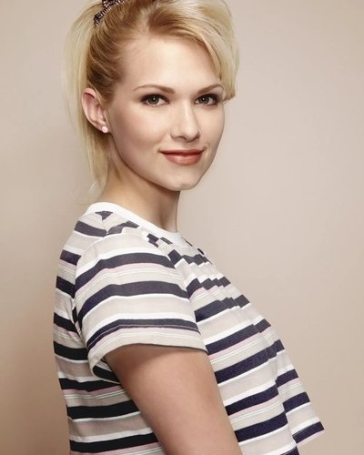 Claudia Lee