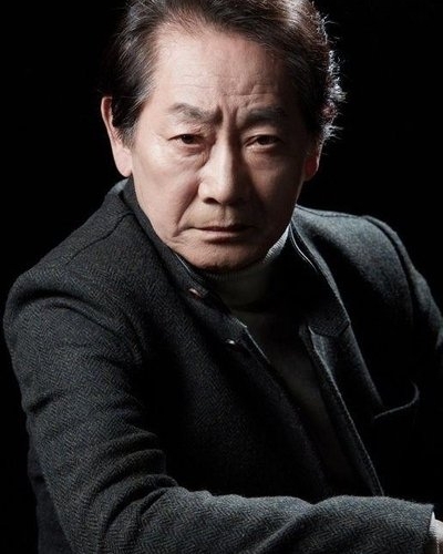 전무송