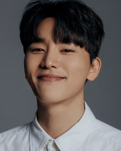 김우석