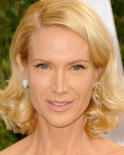 Kelly Lynch