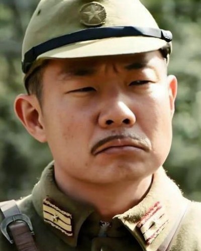 东伸治