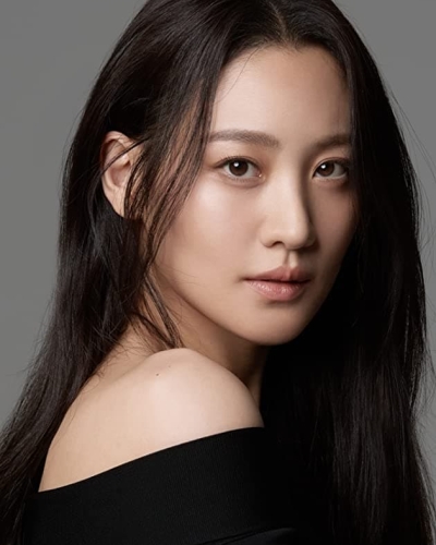 Claudia Kim