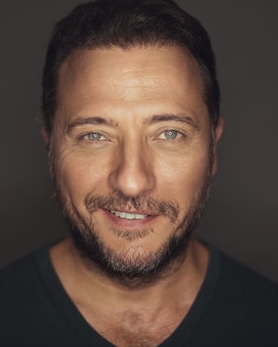 Yiğit Özşener