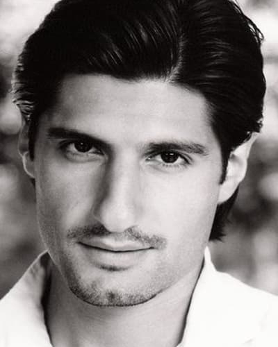 Kayvan Novak